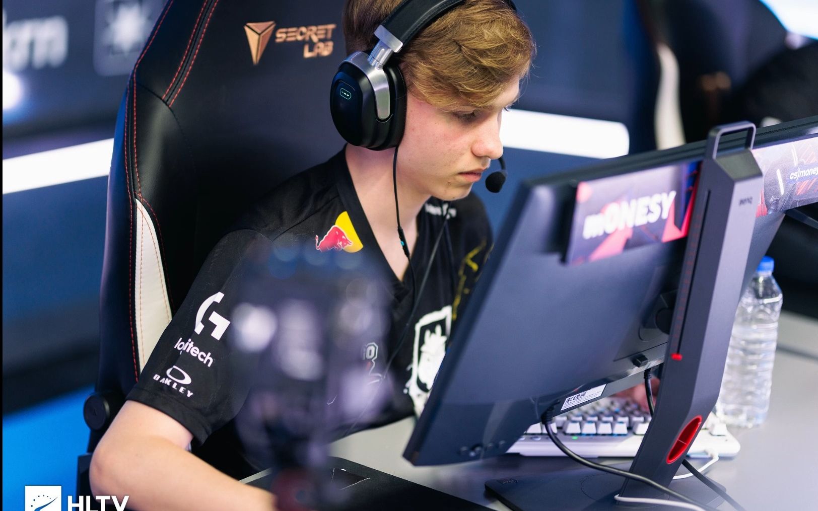 但他目前必 但他目前必