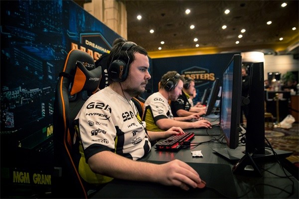 的双重考验 的双重考验