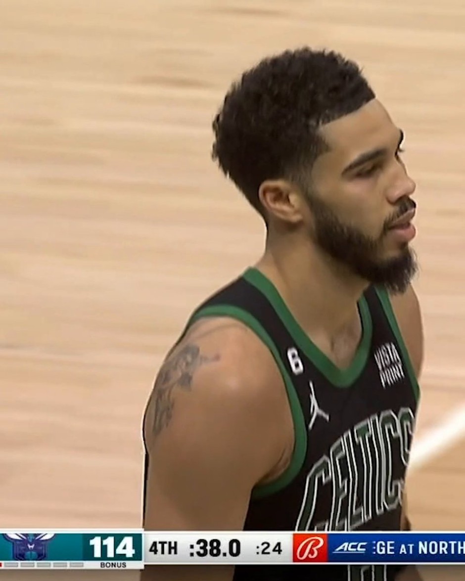 中表现出极 中表现出极